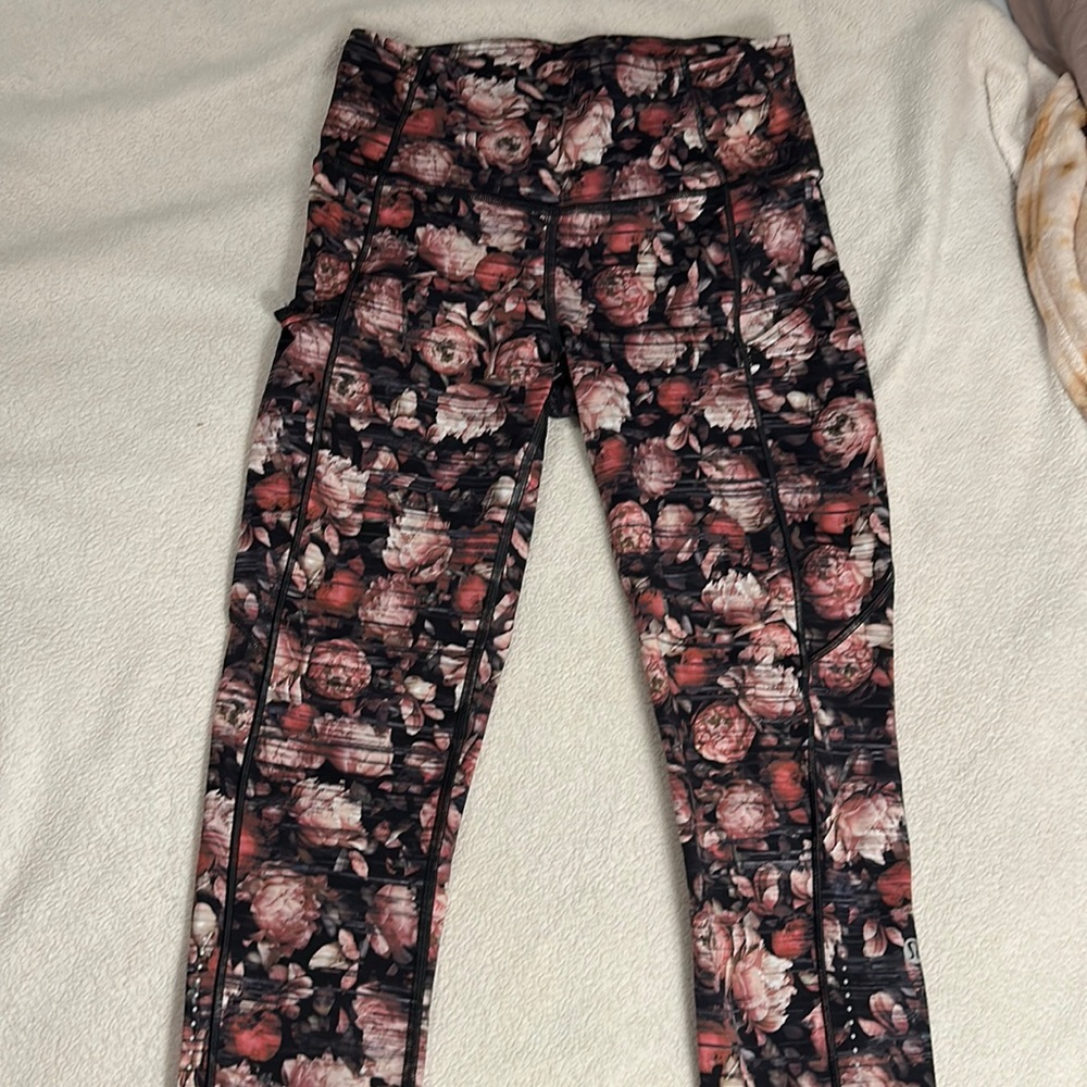 Lululemon crops